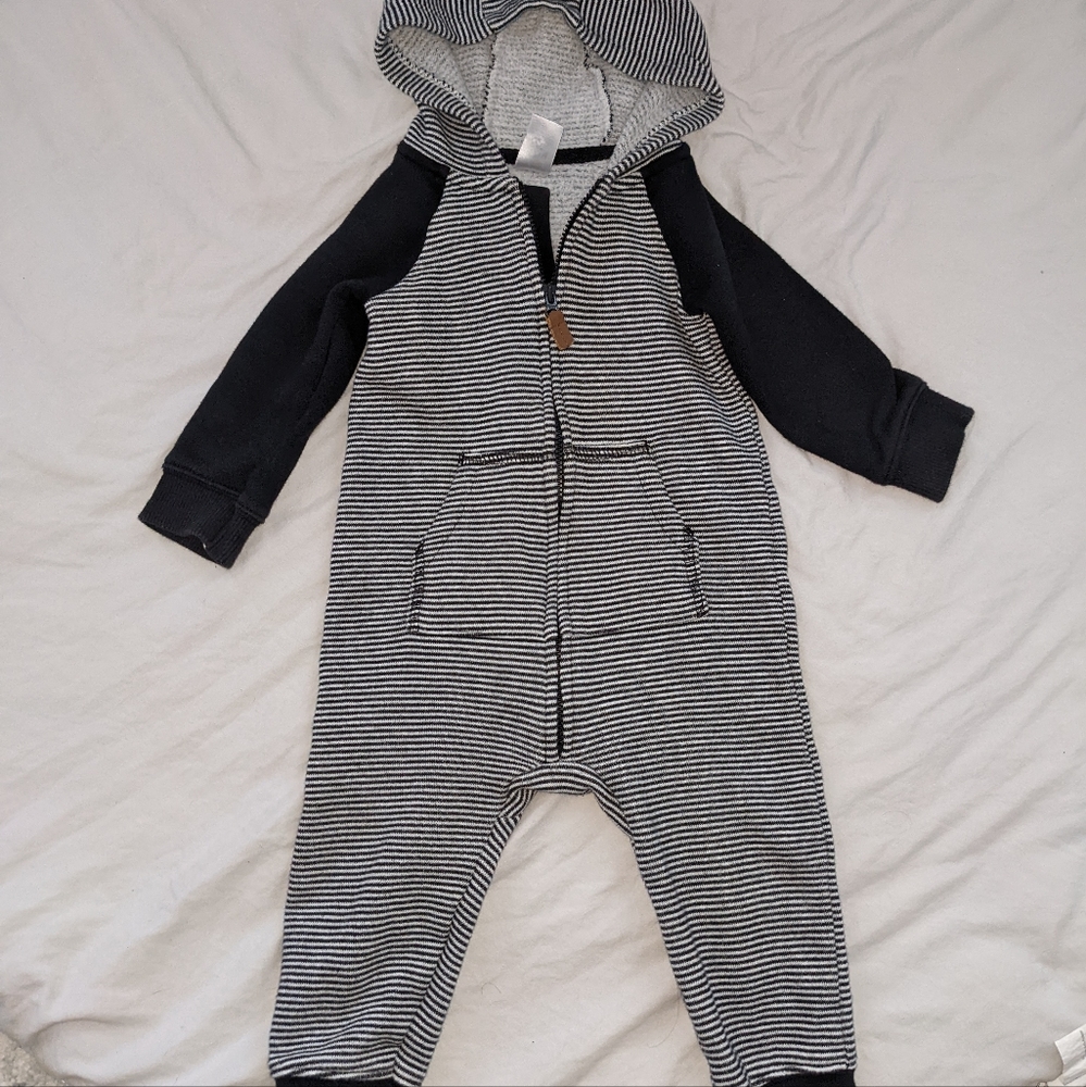 Carter's outfit size 12 months